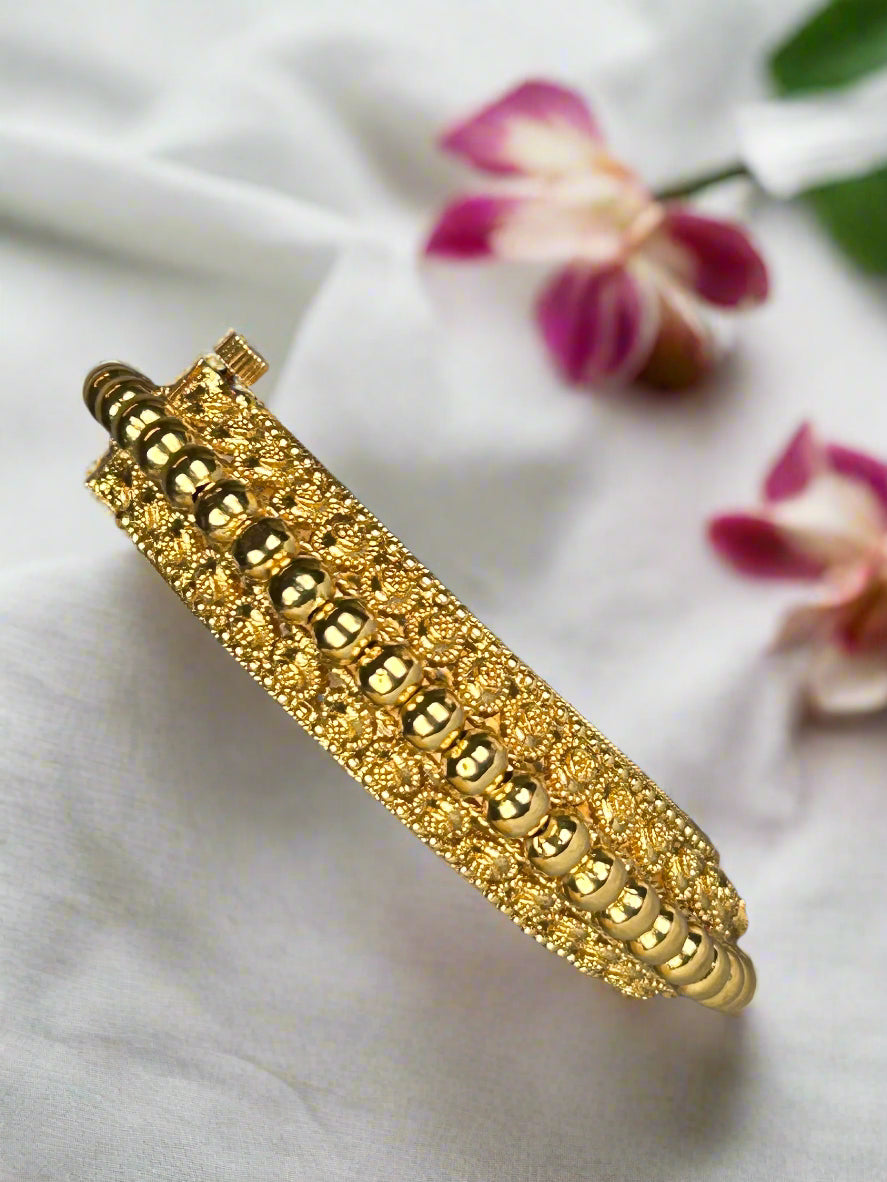 Samaira Gold Plated Bangles