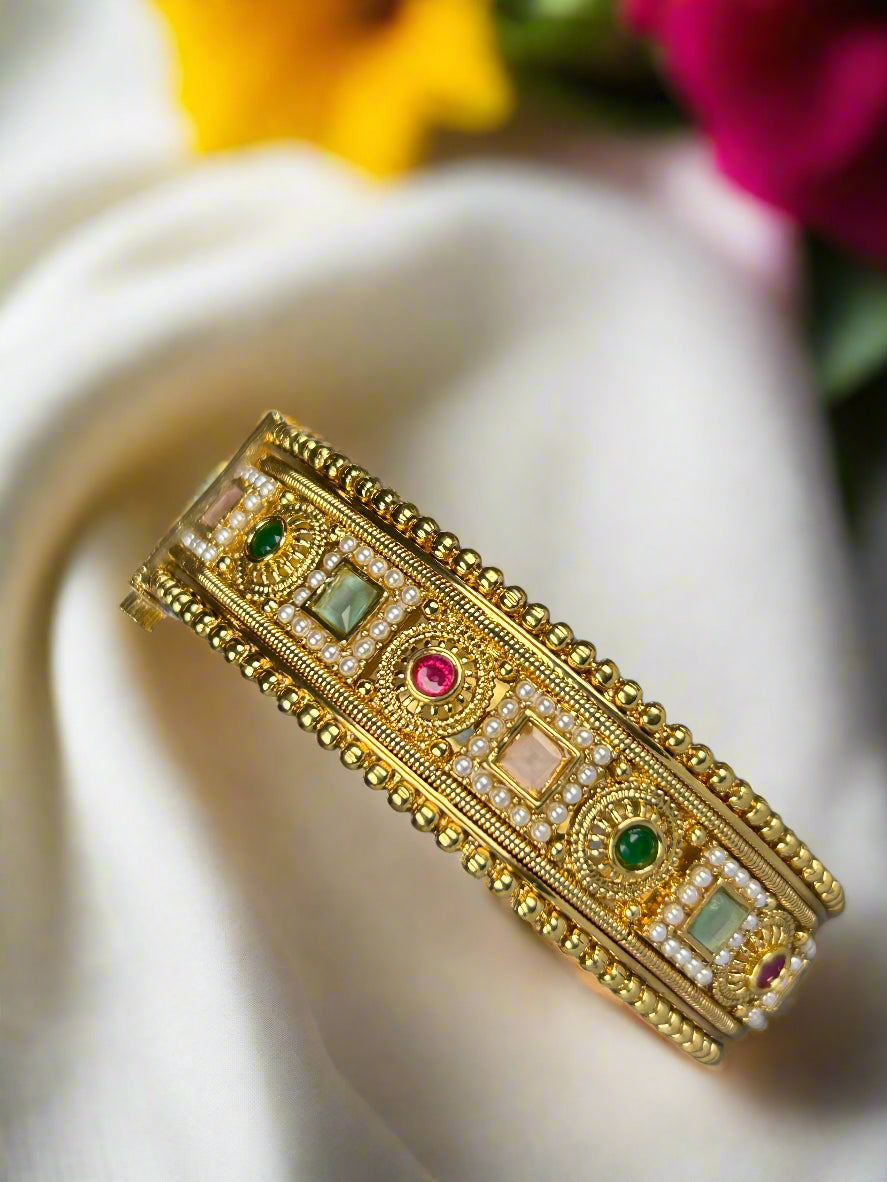 Vamika Jadau Bangle