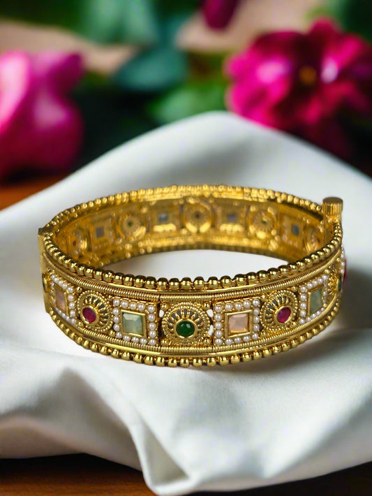 Vamika Jadau Bangle