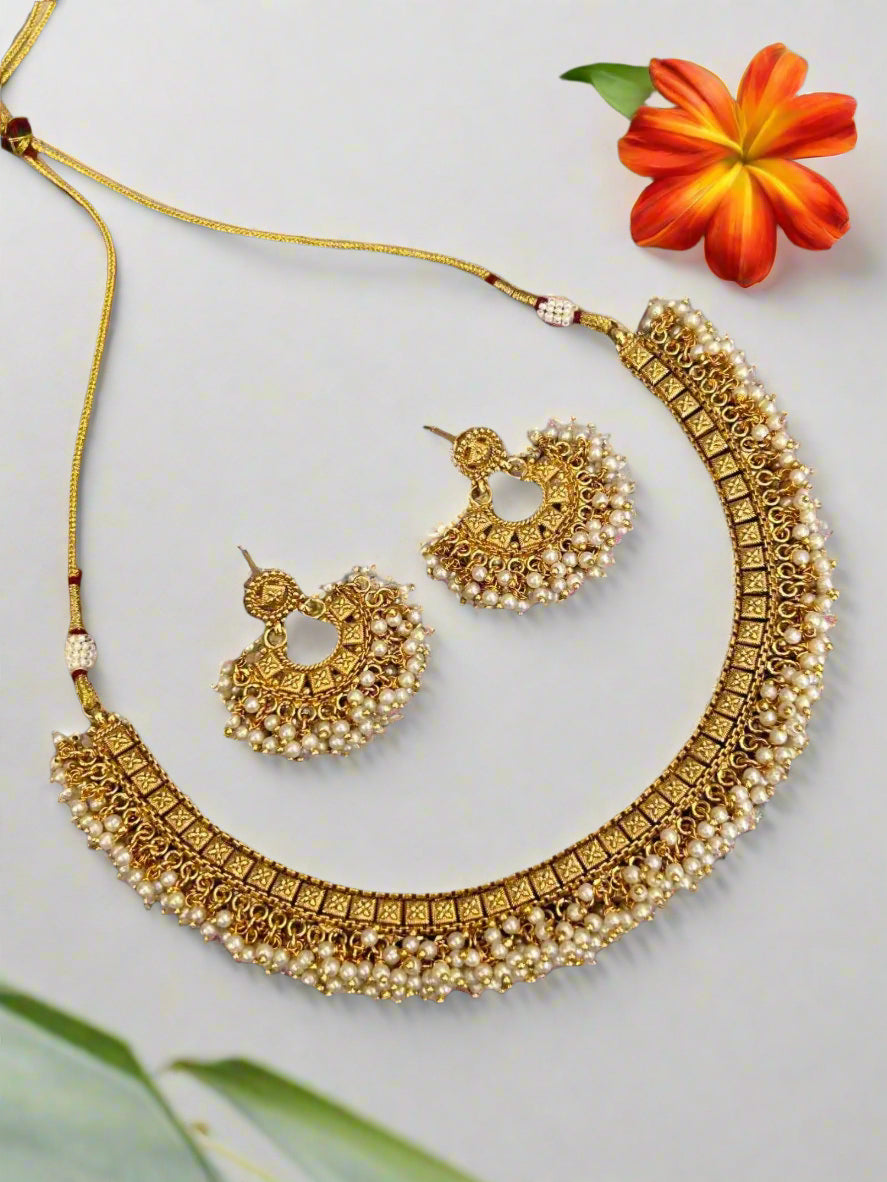 Aarini Gold Plated Necklace Set