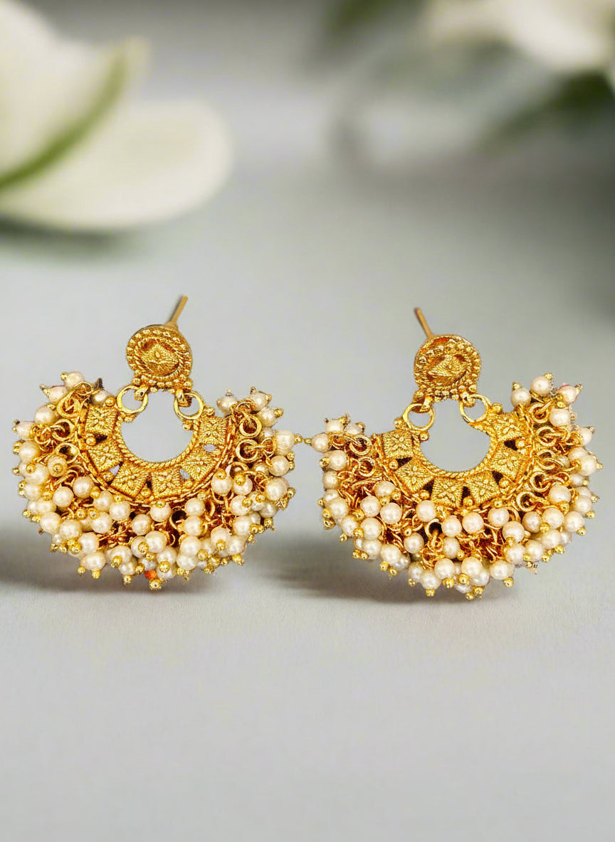 Aarini Gold Plated Necklace Set