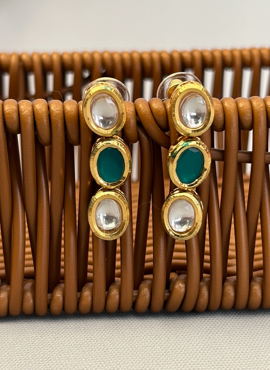 Green Oval Single Line Kundan Necklace Set