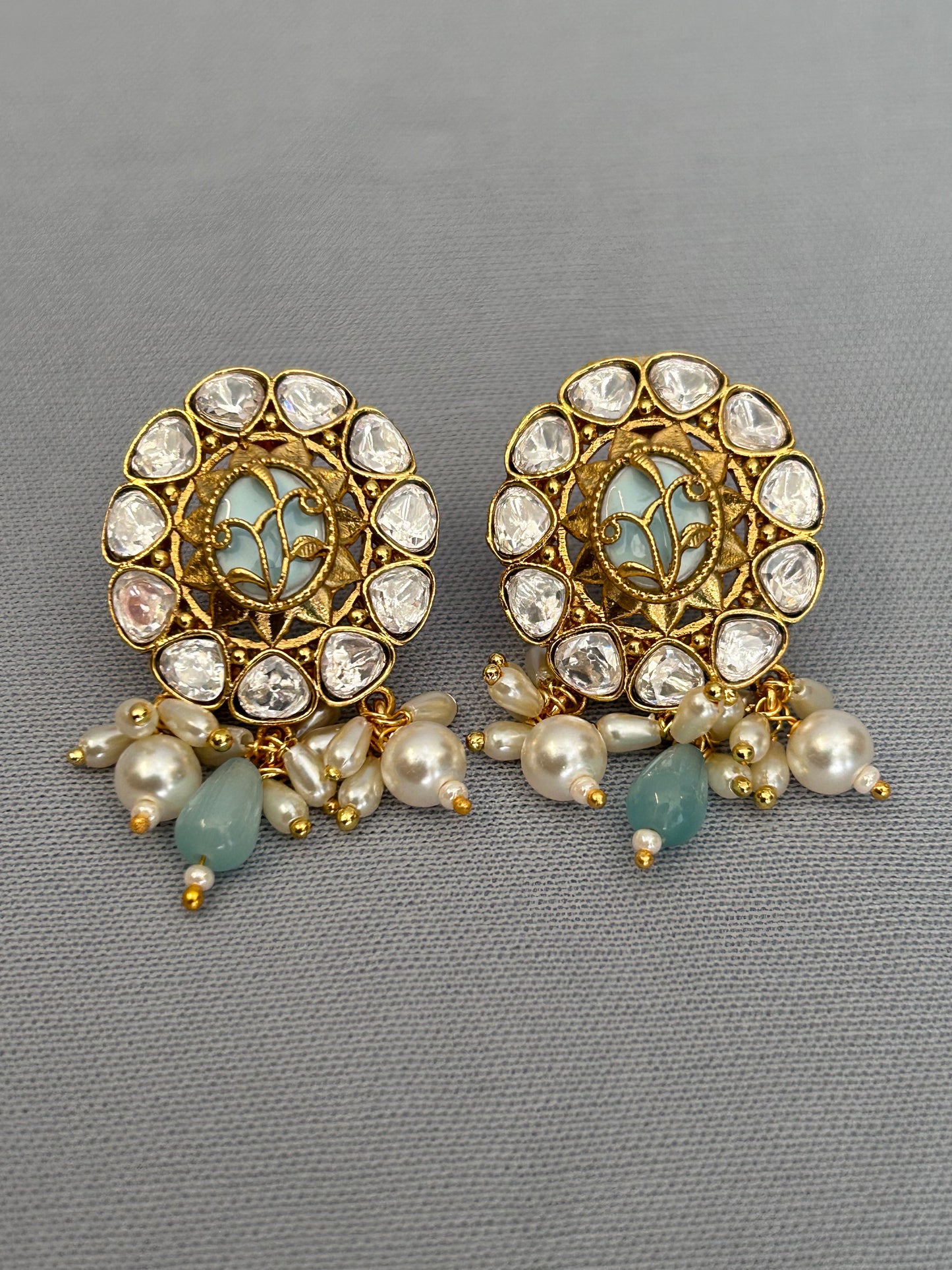 Mrigya Kundan Choker Set