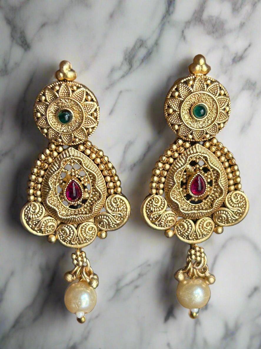 Matte Gold Plated Antique Pearl Earring 216337 In Mumbai Fashion Jewellery  at Rs 330/pair | Antique Earrings in Mumbai | ID: 14115588055