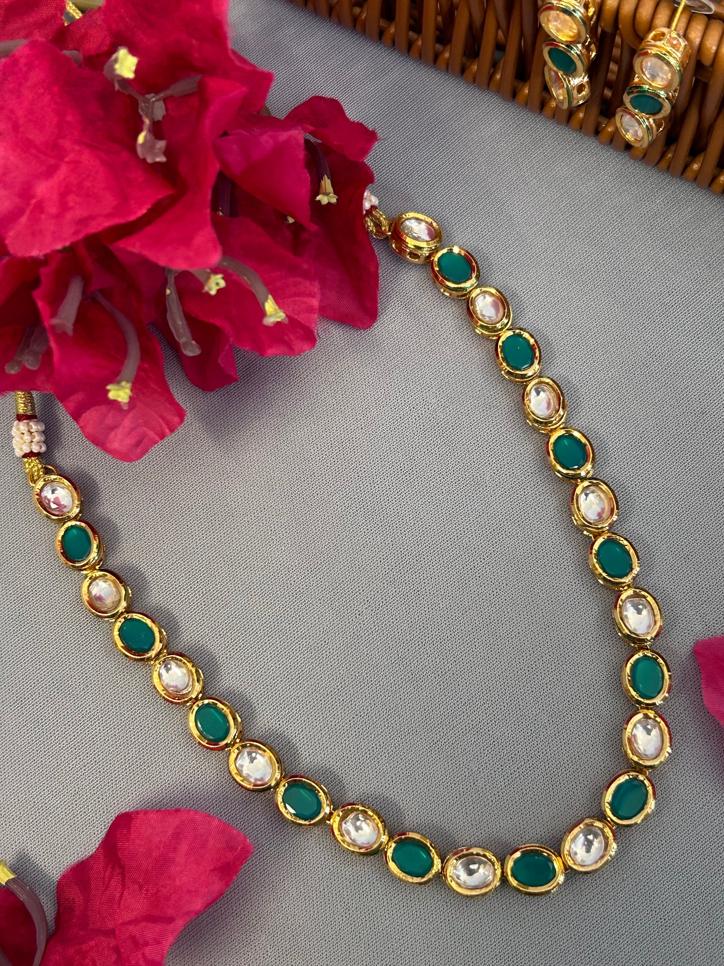 Green Oval Single Line Kundan Necklace Set