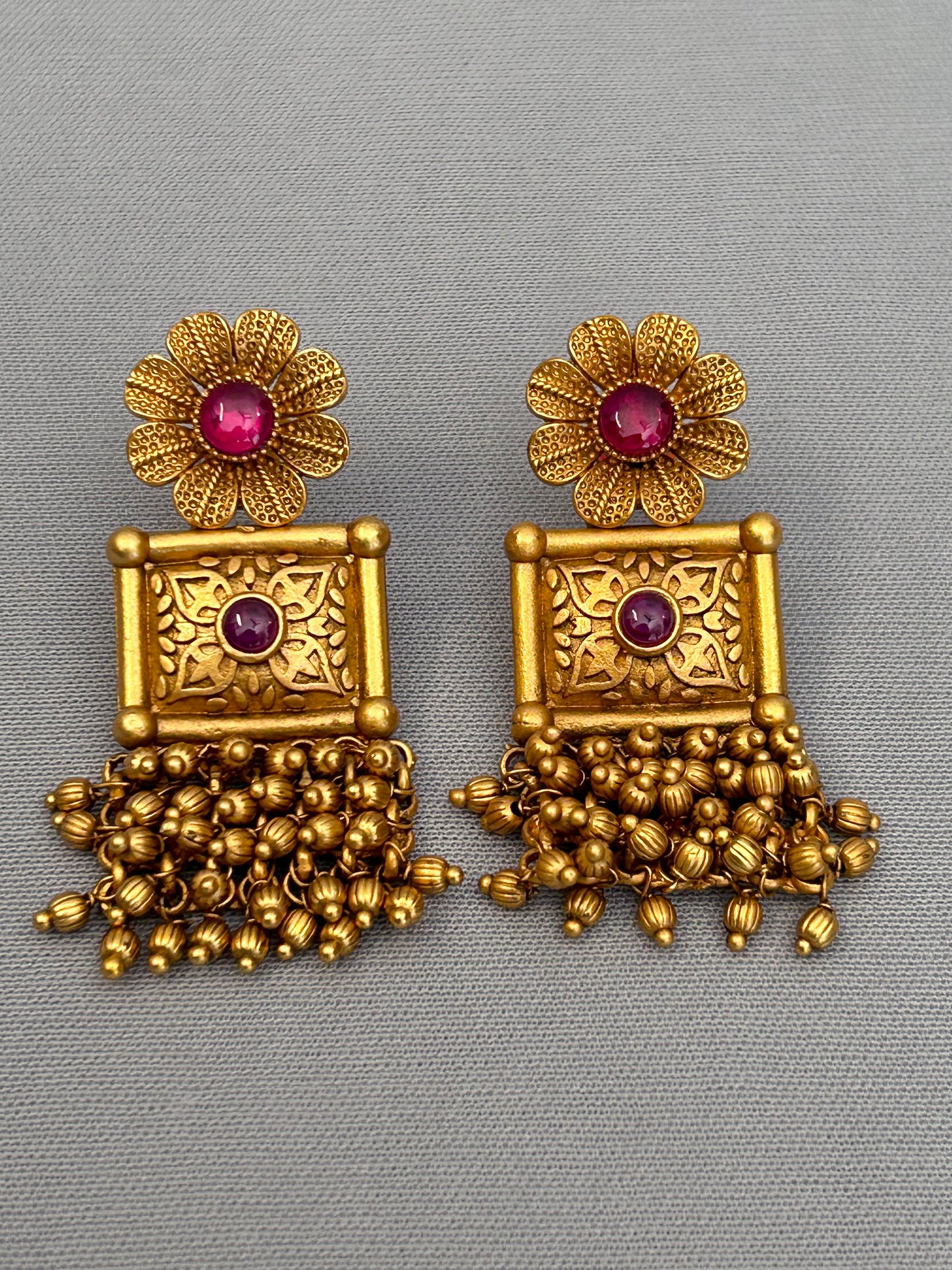 Gold and Ruby Antique Rajwadi Necklace Set