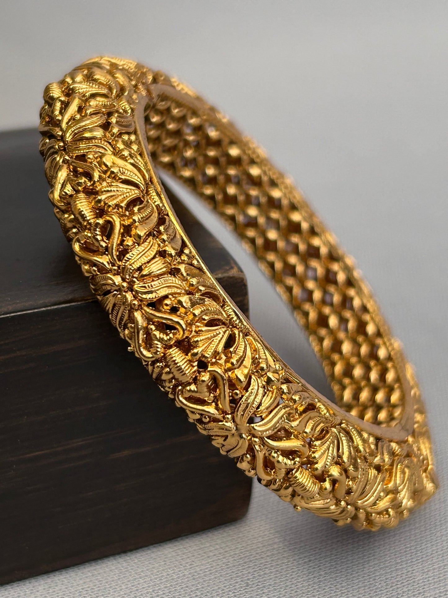 Gold Leaves Bangle