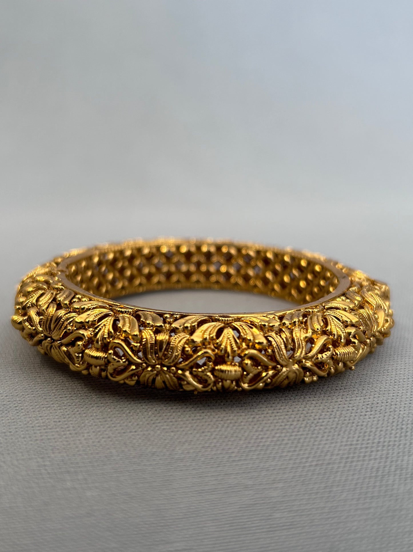 Gold Leaves Bangle