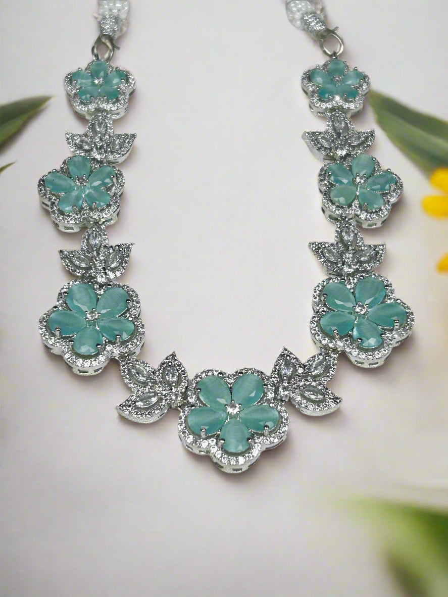 Cluster AD and Eden Emerald Flowers Necklace Set